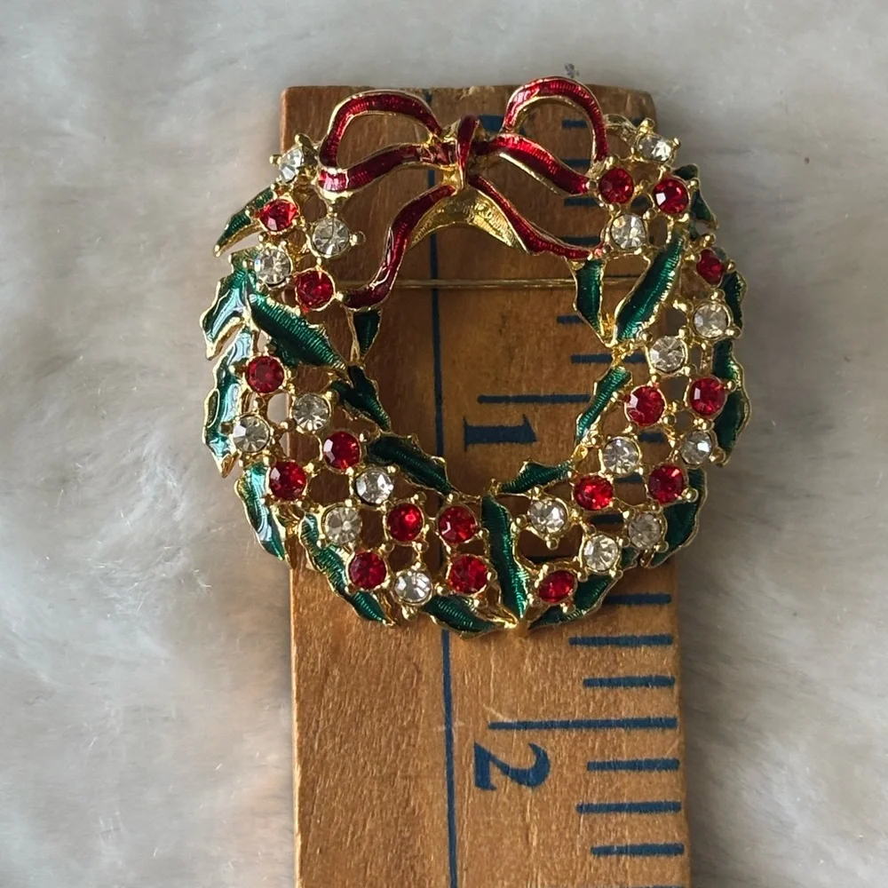 Vintage Festive Wreath Rhinestone Brooch with Red and Green Accents. - Picture 6 of 8